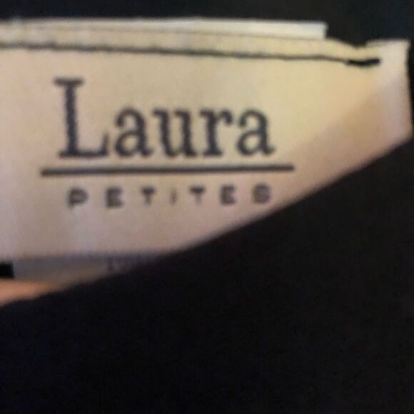 Elegant Black Sleeveless Dress - Picture 4 of 5